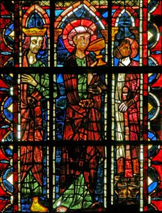 Fenster w202, eine Szene aus der Legende des heiligen Johannes darstellend: der Heilige und der vergiftete Kelch von French School