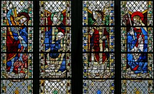 Fenster w49, Darstellung von St. Michael, St. Julien, St. Guillaume, St. Genevieve