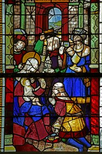 Fenster w4, das die Anbetung der Heiligen Drei Könige darstellt