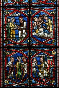 Fenster w5-R zeigt ein Detail des Designs (Buntglas)