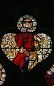 Fenster w9 mit Christus des Jüngsten Gerichts: St. Johannes schreibt an die Kirchen Asiens, symbolisiert durch die 7 Leuchter