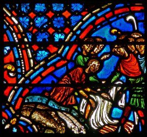 Fenster w9 mit Darstellung von Josephs Brüdern, die den bunten Mantel nehmen