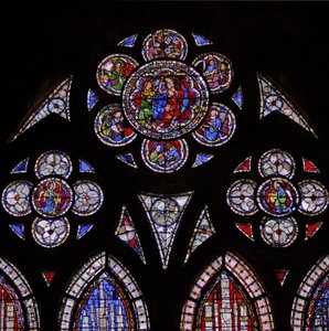 Fenster w9 mit den Maßwerklichtern mit zwei Engeln und dem zweifelnden St. Thomas