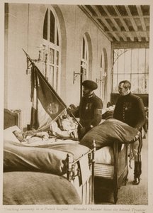 Verwundeter Chasseur küsst die geliebte Trikolore, 1914-19