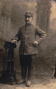 Album "Die GM R. Armee (Erster Weltkrieg)": Soldaten des 23. Regiments. Territorialmiliz in Uniform