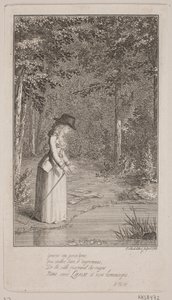 Eine junge Dame steht in einem Wald am Wasserufer