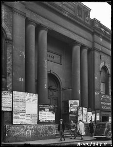 Getreidebörse, Angel Street, Worcester, Worcestershire, 1942 von George Bernard Mason