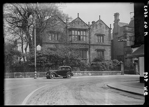 Manor Club, Manor Square, Otley, Leeds von George Bernard Wood