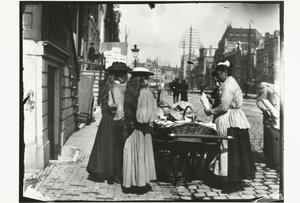 Straßenverkauf von einem Handkarren auf dem Rokin in Amsterdam von George Hendrik Breitner