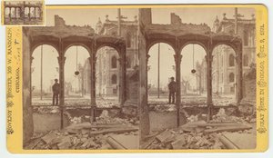 Stereograph des Gerichtsgebäudes, gesehen durch die Ruinen der Ostseite der Clark Street nach dem Chicago-Feuer von 1871, 1871