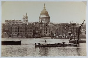 Ein Blick von Bankside über die Themse in Richtung Paul