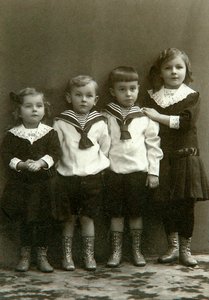 Porträt von vier Kindern