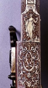 Griff eines Radschlossgewehrs, verziert mit Elfenbeinfiguren und Arabesken