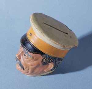 Sparbüchse in Form des Kanzlers Otto von Bismarck (1815-98) von German School