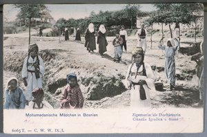 Postkarte, die junge muslimische Frauen in Bosnien darstellt, 1904 von German School