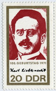Briefmarke, die Karl Liebknecht (1871-1919) darstellt, einen deutschen revolutionären Kommunisten, Mitbegründer der Spartakusbewegung (Spartakismus oder Deutsche Sozialdemokratische Partei)