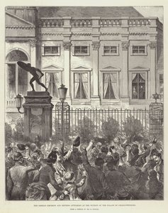 Der deutsche Kaiser und die Kaiserin erscheinen am Fenster des Schlosses Charlottenburg (Gravur)