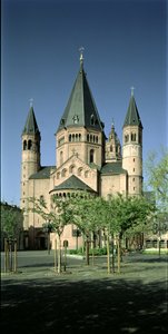 Ansicht der Kathedrale von St. Martin und St. Stephan von Nordosten