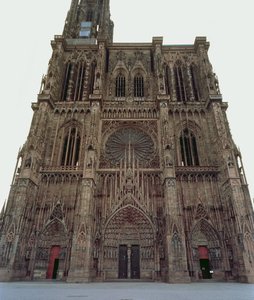 Westfassade der Kathedrale von Straßburg, begonnen 1277 von German School