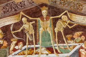 Der Tod steht auf einem Sarkophag, wo der tote Papst und der Kaiser liegen (Detail)