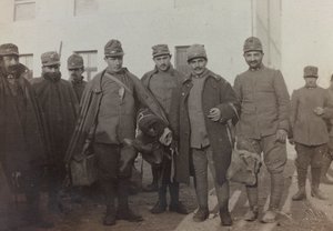 Album "Bilder des Krieges II": Italienische Soldaten in Gradisca Sagrado, Gorizia, Italien