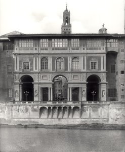 Fassade der Uffizien-Galerie am Lungarno Torrigiani