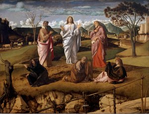 Die Verklärung Christi. Die Figuren des Alten Testaments Moses und Elia sind um Jesus dargestellt. Die Signatur des Künstlers ist auf einem Papier im Vordergrund zu sehen. Gemälde von Giovanni Bellini, genannt il Giambellino