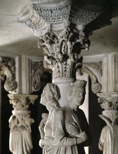 Detail der Skulpturengruppen, die den Stuhl von Giovanni Pisano (1248-1314) tragen: die theologischen Tugenden (Detail)