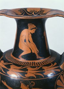 Kauernde Frau, die ihr Sandale bindet (Detail)