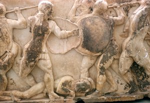 Kampf um den Körper des Patroklos, Fries aus dem Schatzhaus der Siphnier, ca. 525 v. Chr.