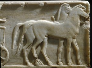 Griechische Kunst: „Pferde eines Quadriga“ (Detail der Basis eines Kouros) von Greek