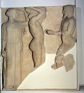 Metope X vom Tempel des Zeus, Herkules erhält die goldenen Äpfel der Hesperiden aus der Hand des Atlas, während Minerva ein Kissen auf seinen Kopf legt (Marmor)