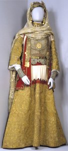 Goldene Brauttracht aus Attiki von Greek School