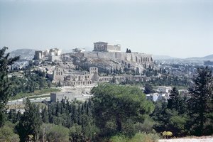 Westansicht der Akropolis, erbaut ca. 600 v. Chr. - 450 v. Chr. von Greek School