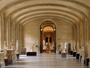 Ansicht des Daru-Raums des Louvre-Museums: Stücke griechischer und römischer Antike aus der Borghese-Sammlung. Paris