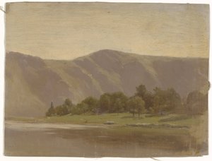 Fluss am Fuße eines Gebirges