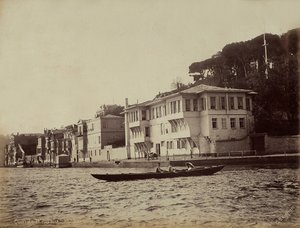 Gebäude entlang der Bucht von Tarabya, am Marmarameer, Türkei