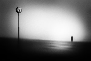 Einsame Figur Zeitlose Uhr von Gustav Davidsson
