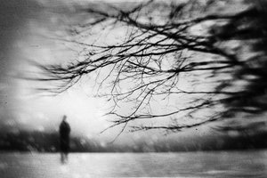 Einsame Figur Winternebel von Gustav Davidsson