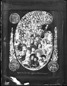 1884; Achtzehnhundert Edelsteine von British Columbia grüßen Sie!; Kompositfoto aus Kinderporträts des Vorjahres, 1885 (sw Foto)