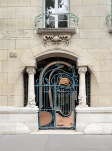 Eingangstür des Castel Beranger, erbaut zwischen 1895 und 1898 im 16. Arrondissement in Paris