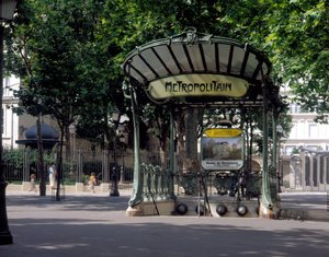 Ansicht des Eingangs zur Metrostation Abbesses von H. Guimard, Architekt, in Paris