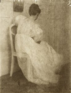 Mary Warner auf einem weißen Stuhl, ca. 1910 von Heinrich Kuhn