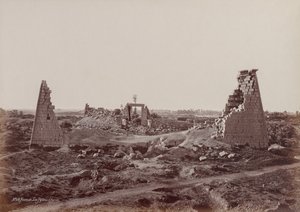 Karnak, Die Pylonen des Horus