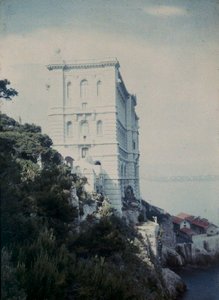 Elegantes befestigtes Gebäude am Golf von Monaco