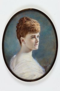Eine Dame in einem weißen Kleid, wahrscheinlich Frances Evelyn (Daisy) Greville, geb. Maynard, Lady Brooke, später Gräfin von Warwick