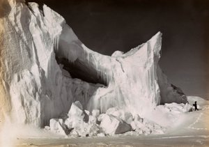 Eisschloss am Ende des Winters, gefilmt während der englischen Expedition in die Antarktis