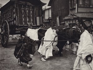 Japan in den 1920er Jahren: Shintoistische Beerdigung einer hochrangigen Person