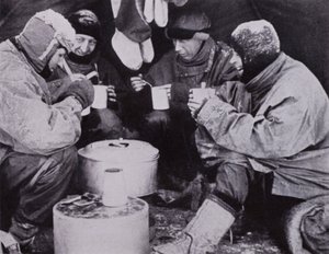 "An diesem Abend hatten sie Weihnachtsessen" von Herbert Ponting
