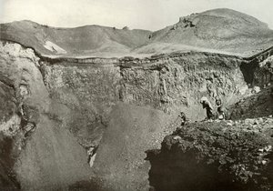 Der heilige Krater des Fuji-San von Herbert Ponting